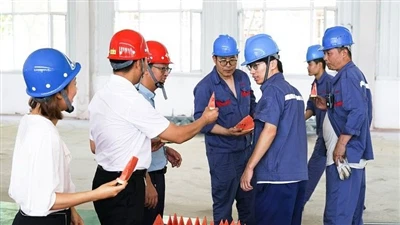 Hongrui Liefs! Er waait een koele bries in de zomer die voor verkoeling zorgt...