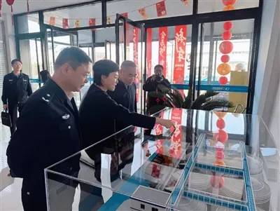 Vice-burgemeester Liu Yaonan bezoekt Hongrui Technology om ter plaatse -begel...